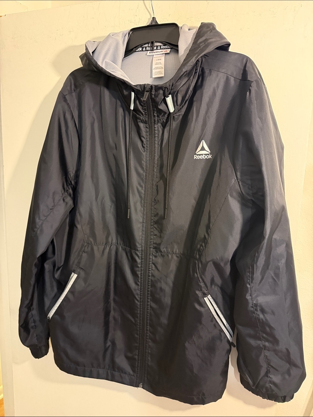 Lightweight Reebok Navy Black Hooded Windbreaker Jacket great in the RAIN ☔️